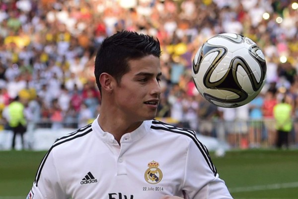 James Rodríguez fue presentado por Real Madrid ante 20 mil aficionados.