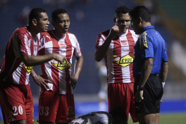 'Goleada de Olimpia al Vida en el estadio Nacional'