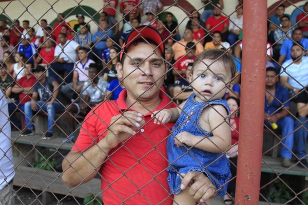¡AMBIENTAZO! La multitud que acompaña a los equipos en el Ascenso
