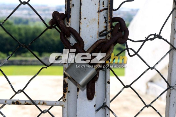 El feo y abandonado estadio donde entrena Honduras en Cuernavaca
