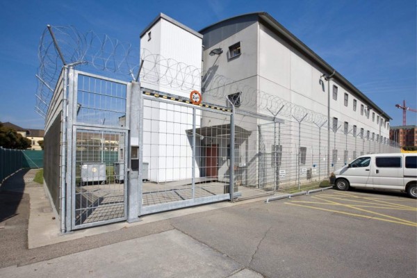 Alfredo Hawit está en una celda de 12 metros cuadrados en Suiza