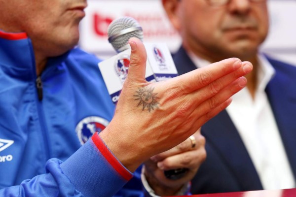 No viste en la presentación de Troglio: Su tatuaje y un hincha le llevó la camiseta de River