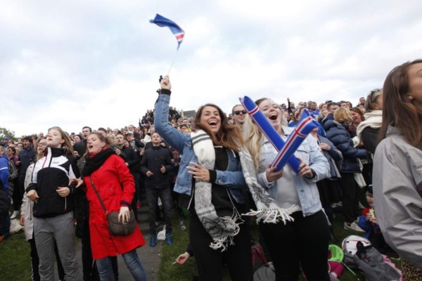 FOTOS: Locura en Islandia con el pase a cuartos de final
