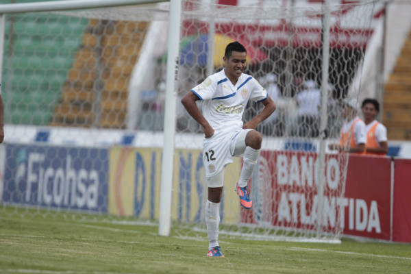 Olimpia golea a Victoria y es líder absoluto