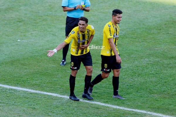 No se vio por TV: Un campeón de Champions League en el Olímpico y la infartante modelo tica