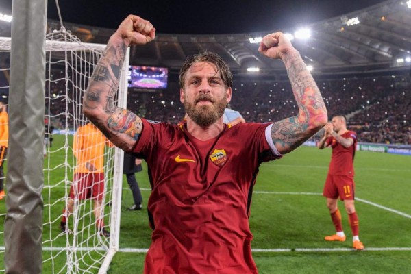 Emotivo: Totti llora tras el adiós de De Rossi en la Roma y así fue su despedida