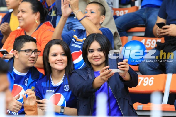 FOTOS: La final del fútbol de Honduras estuvo lleno de bellas mujeres