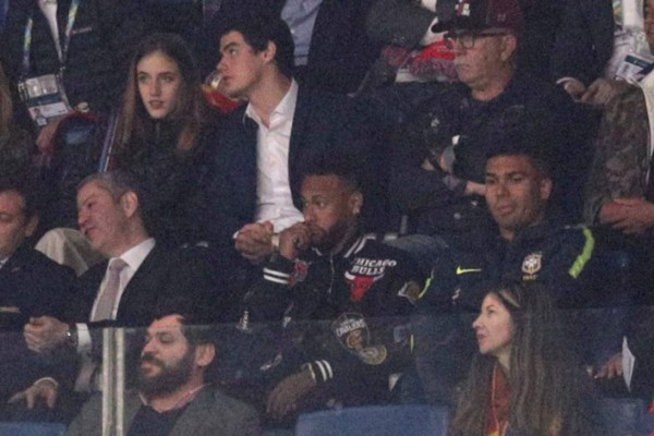 ¡Bien acompañado! Neymar llega al Arena do Gremio para apoyar a Brasil ante Paraguay