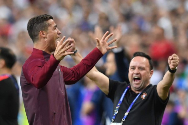 Así celebró Cristiano Ronaldo su primer título con la selección de Portugal al ganar la Eurocopa
