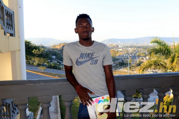 Así es la vida del delantero Alberth Elis en la Universidad