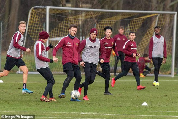 En jaque inicio de la Bundesliga: Dos jugadores dan positivo por coronavirus