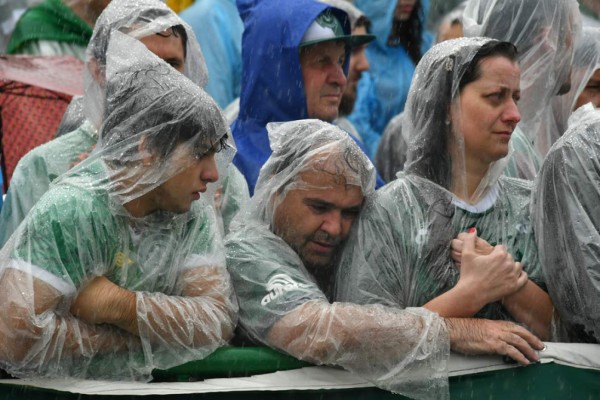 ¡Desgarrador! Brasil despide entre lágrimas y aplausos a los jugadores del Chapecoense