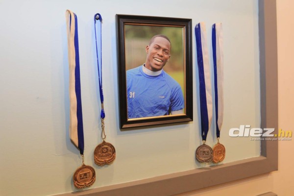 Desde John Terry a Gareth Bale: La lujosa colección de camisas de Maynor Figueroa