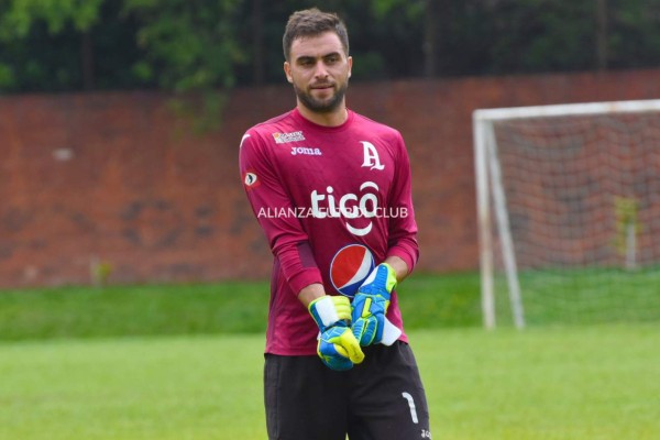 FICHAJES: Un grande pregunta por Henry, Juticalpa ficha DT y Wilson se tambalea