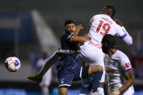 No lo viste en TV: El bonito saludo de Troglio y Diego y los 'cariñitos' en la Ultra Fiel en un bravo clásico
