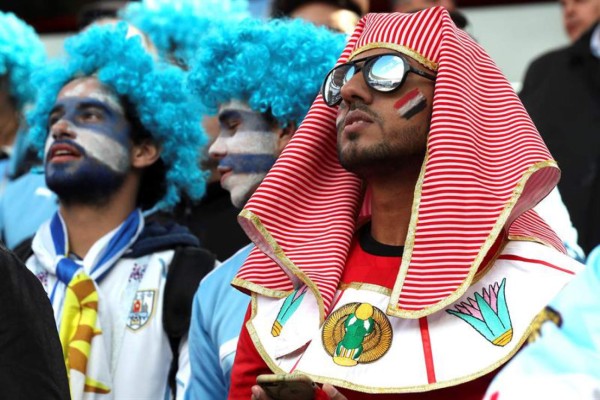 NO SE VIO EN TV: La tristeza de Salah, la bronca de Suárez y el dormido en el Uruguay-Egipto