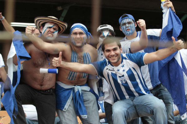 ¡La afición hondureña llenó el estadio Olímpico! .