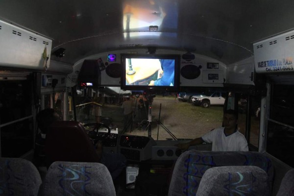 Las apariencias engañan: Los lujos del autobús que traslada al Real de Minas