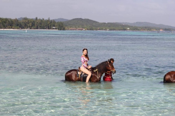 ¡Qué calor! Así fueron las vacaciones de verano de Sirey Morán, la sexy seguidora de Real España