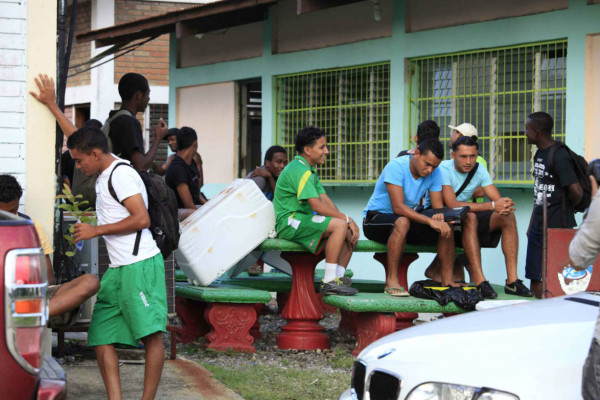 Huelga en Marathón por falta de salario.
