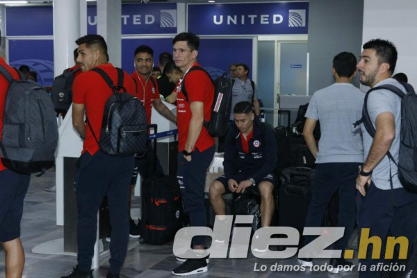 Con una visita sorpresiva: Emotiva despedida a Reinaldo Rueda, Elis y Chirinos en el aeropuerto