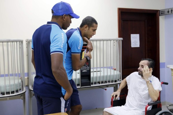 La Selección de Honduras emociona a los niños de la Fundación Ruth Paz