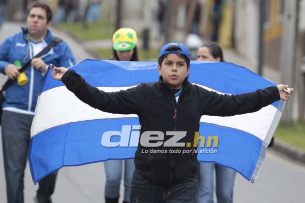 Aficionados hondureños ponen ambiente catracho en Brasil
