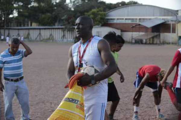 La generación del 2000 de Honduras le apunta a la dirección técnica