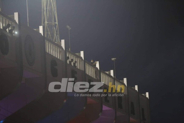 Minutos de terror en las afueras del Morazán: Lluvia de piedras y gases lacrimógenos