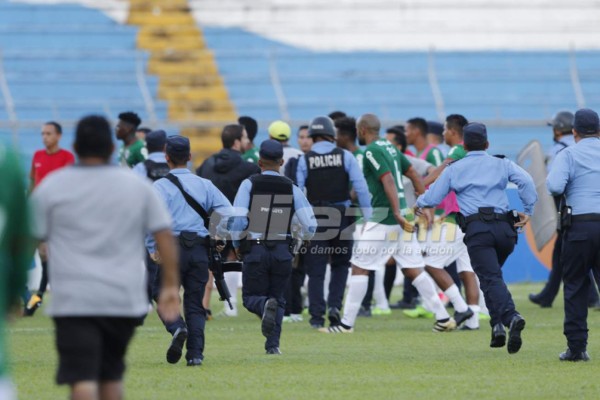 NO VISTE EN TV: Marathón-Real España terminó con zafarrancho y lágrimas