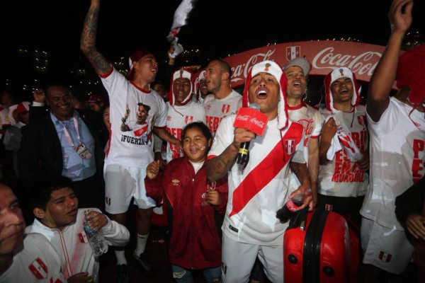 ¡UNA LOCURA! Así festejó Perú su regreso a un Mundial de Fútbol