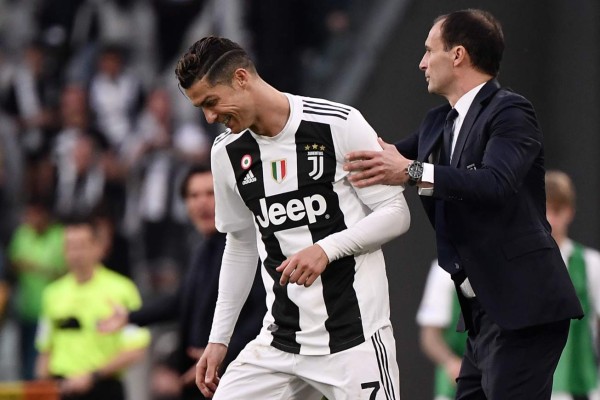 La manta, el nuevo gesto y la alegría de Cristiano tras coronarse con la Juventus en Italia &nbsp;&nbsp;
