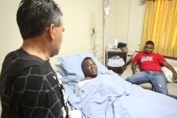 John Bodden es atendido en un centro asistencial de La Ceiba