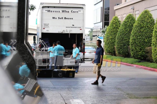 ¿Quién es la chica del tatuaje? Las imágenes de la llegada de Honduras a Houston&nbsp;&nbsp;