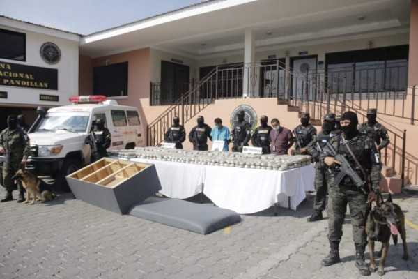 Empleados del Hospital Escuela son capturados cuando transportaban droga en ambulancia