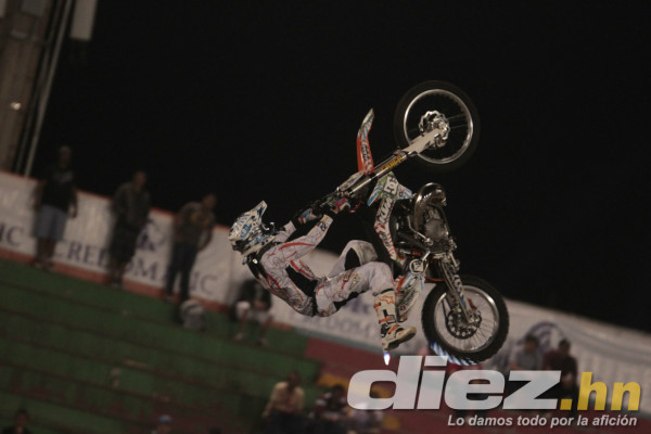 Tegucigalpa vibró con el show en Xpilots