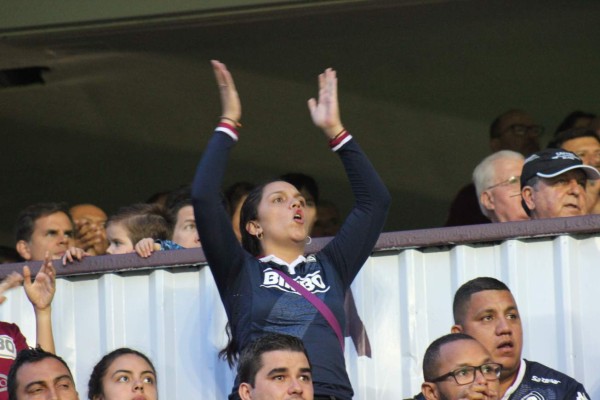 ¡Ambientazo! El estadio Ricardo Saprissa lució sus mejores galas para la final costarricense