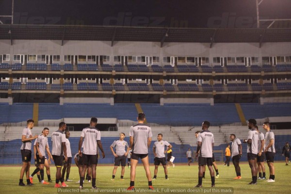 FOTOS: Real España prepara el choque contra Olimpia bajo la luna llena