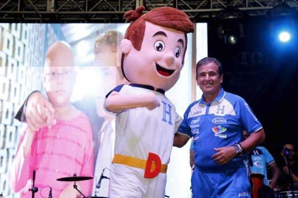 ¡Gran fiesta! Alberth Elis puso el ambiente en la 'H' FEST bailando punta