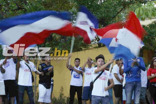 Barra del Olimpia llegó a motivar al plantel previo al juego ante Saprissa