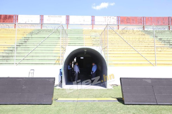 Pese al coronavirus, 120 policías llegan al Carlos Miranda sin protección; silencio total en el Motagua-Olimpia