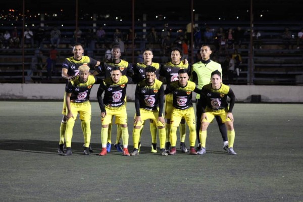 Liga de Ascenso: Uniforme del Barcelona, cancha inundada y Maco Mejía dando instrucciones