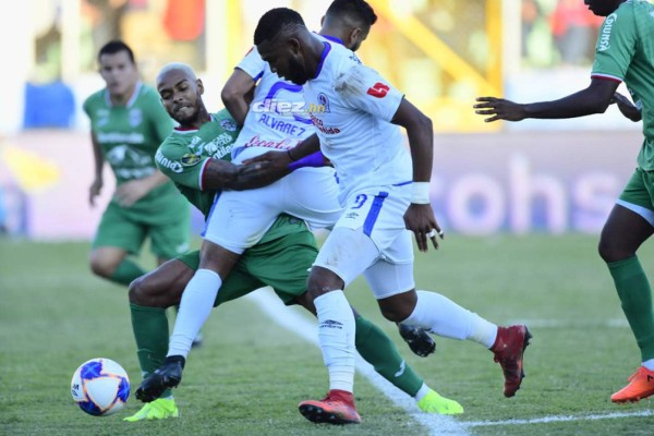 Dos jugadores de otros equipos llegaron a apoyar a Olimpia y el abrazo de Trogio y Vargas