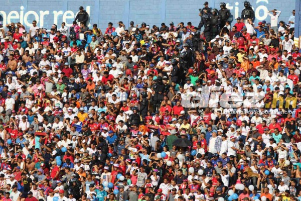 No se vio por TV: El bonito gesto del Olimpia y la policía hizo el mejor partido