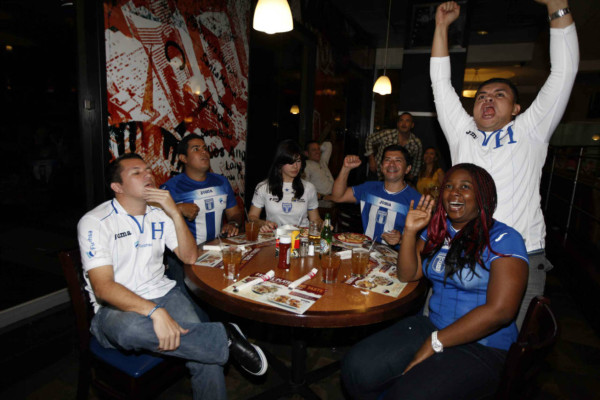Así vivió la afición sampedrana el partido ante Panamá.