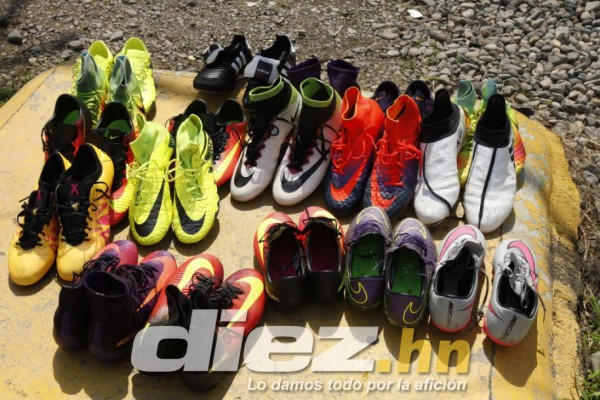 Risas, bromas y pláticas individuales de Pinto en el último entreno de Honduras