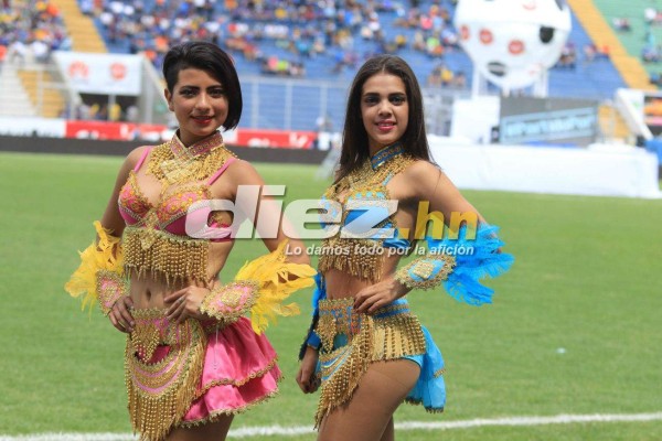 Las hermosas chicas que adornan el estadio Nacional para juego de Ronaldinho