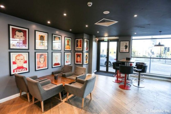 Así es el hotel que ofrecieron exfiguras del Manchester United para luchar contra el coronavirus