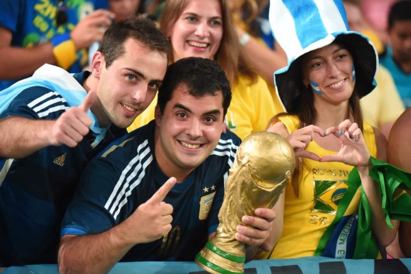 Messi saca su garra: Argentina gana 2-1 a Bosnia.