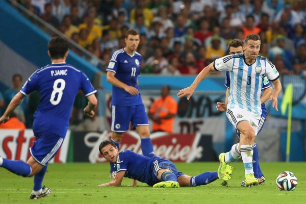 Messi saca su garra: Argentina gana 2-1 a Bosnia.